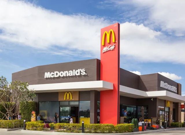 McDonald’s has beaten profit estimates by attracting low-income customers