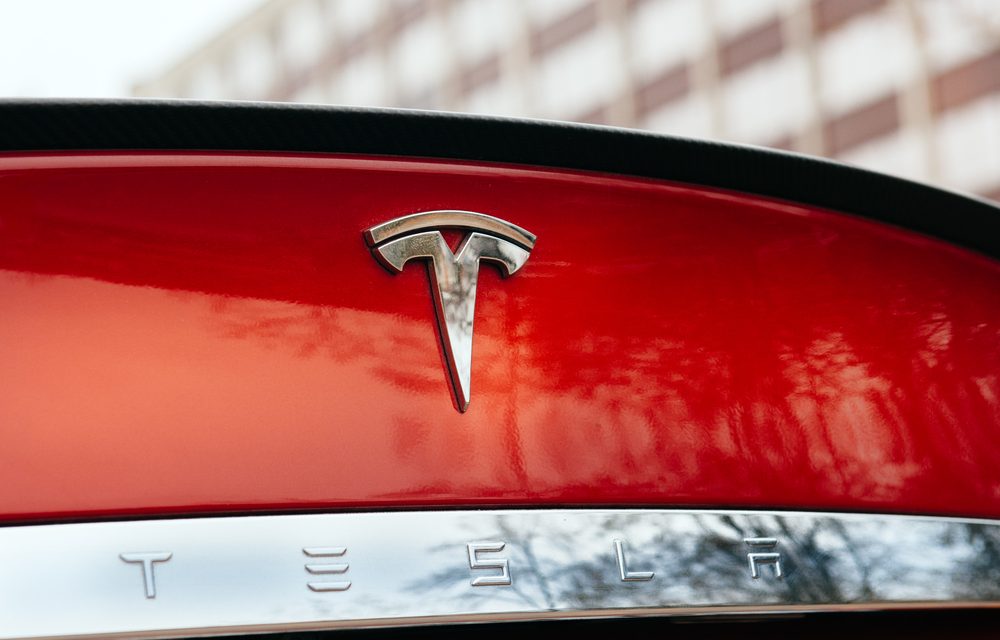 Tesla’s Electric Car Sales Drop for the First Time Since 2020, While BYD Suffers a Collapse